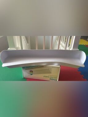 Frida Baby White Plastic Splash Shelf